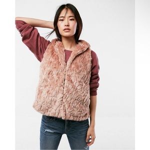 Express Women’s Faux Fur Hooded Vest Size XS/S Soft Blush Pink NWOT